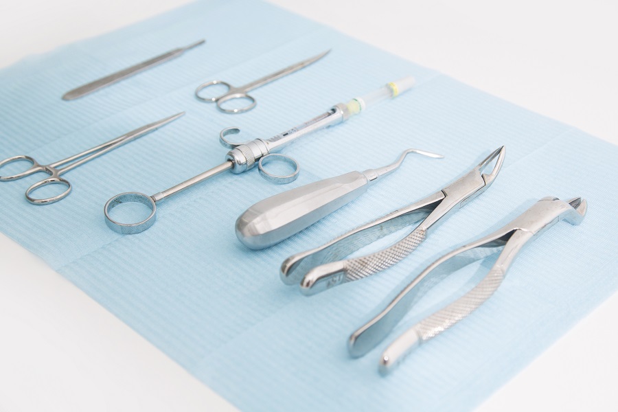 Instruments used in tooth extractions